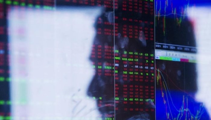 Les fonds activistes s'impatientent face à l'accumulation d'importants trésors de guerre de la part de groupes européens qui ne définissent pas pour autant de stratégies claires pour utiliser ces abondantes liquidités. Ils sortent ainsi de plus en plus de leur silence en Europe pour réclamer des entreprises qu'elles se restructurent et qu'elles augmentent les dividendes versés aux actionnaires. /Photo d'archives/REUTERS/Lucas Jackson